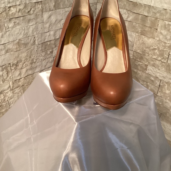 Michael Kors Hamilton Platform Pump - Picture 10 of 10